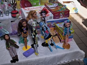 Dolls-Flea-Market.jpg